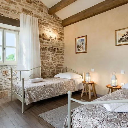 Holiday home Ernesta - Roj463 By Interhome