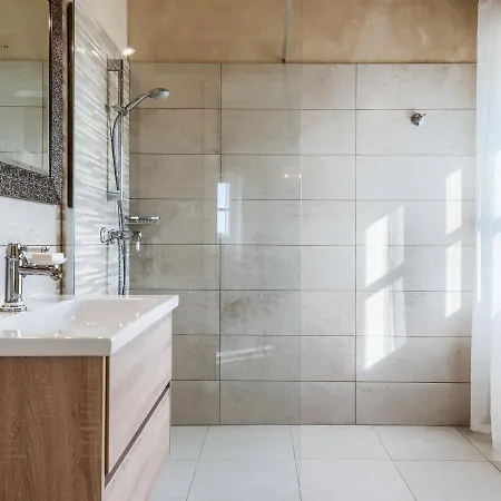 Ernesta - Roj463 By Interhome *