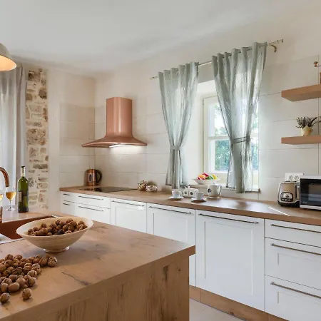 Ernesta By Interhome Zminj